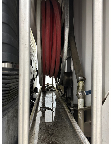 Camion cisternă Volvo FM 380 - 6x2: Foto 10 Camion cisternă Volvo FM 380 - 6x2: Foto 10