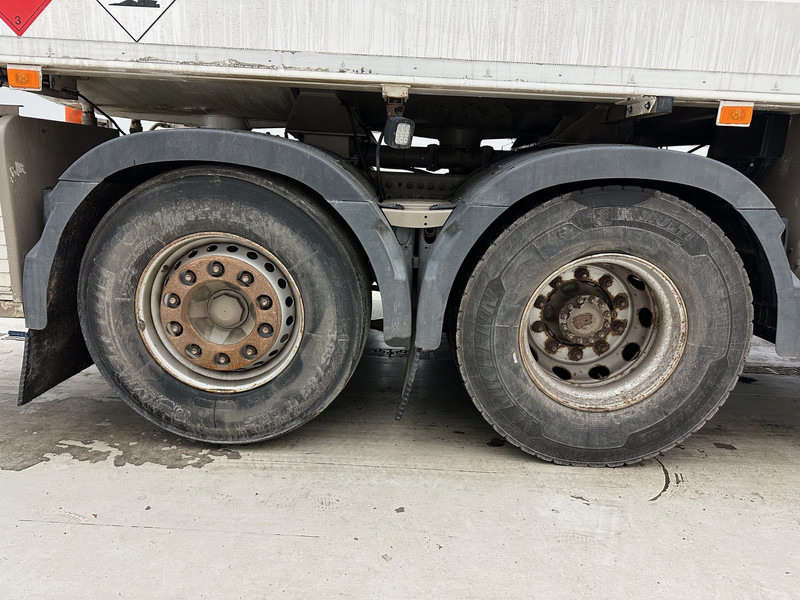 Camion cisternă Volvo FM 380 - 6x2: Foto 8 Camion cisternă Volvo FM 380 - 6x2: Foto 8