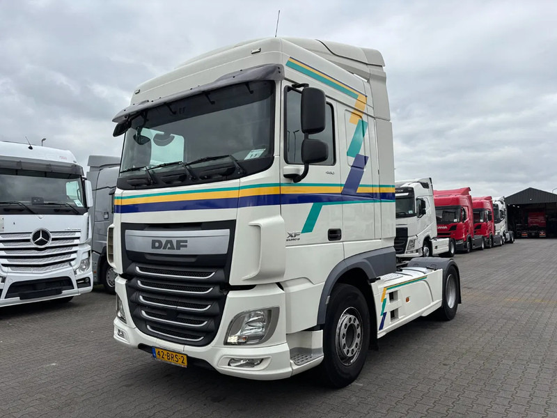 DAF XF 460 Spacecab Euro 6 - Cap tractor: Foto 1 DAF XF 460 Spacecab Euro 6 - Cap tractor: Foto 1