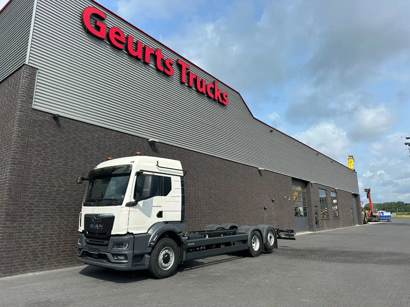 MAN TGS 26.520 6X2H-4 BL CH HYDRO DRIVE CHASSIS CABINE (NIEUW) - Camion şasiu: Foto 2 MAN TGS 26.520 6X2H-4 BL CH HYDRO DRIVE CHASSIS CABINE (NIEUW) - Camion şasiu: Foto 2