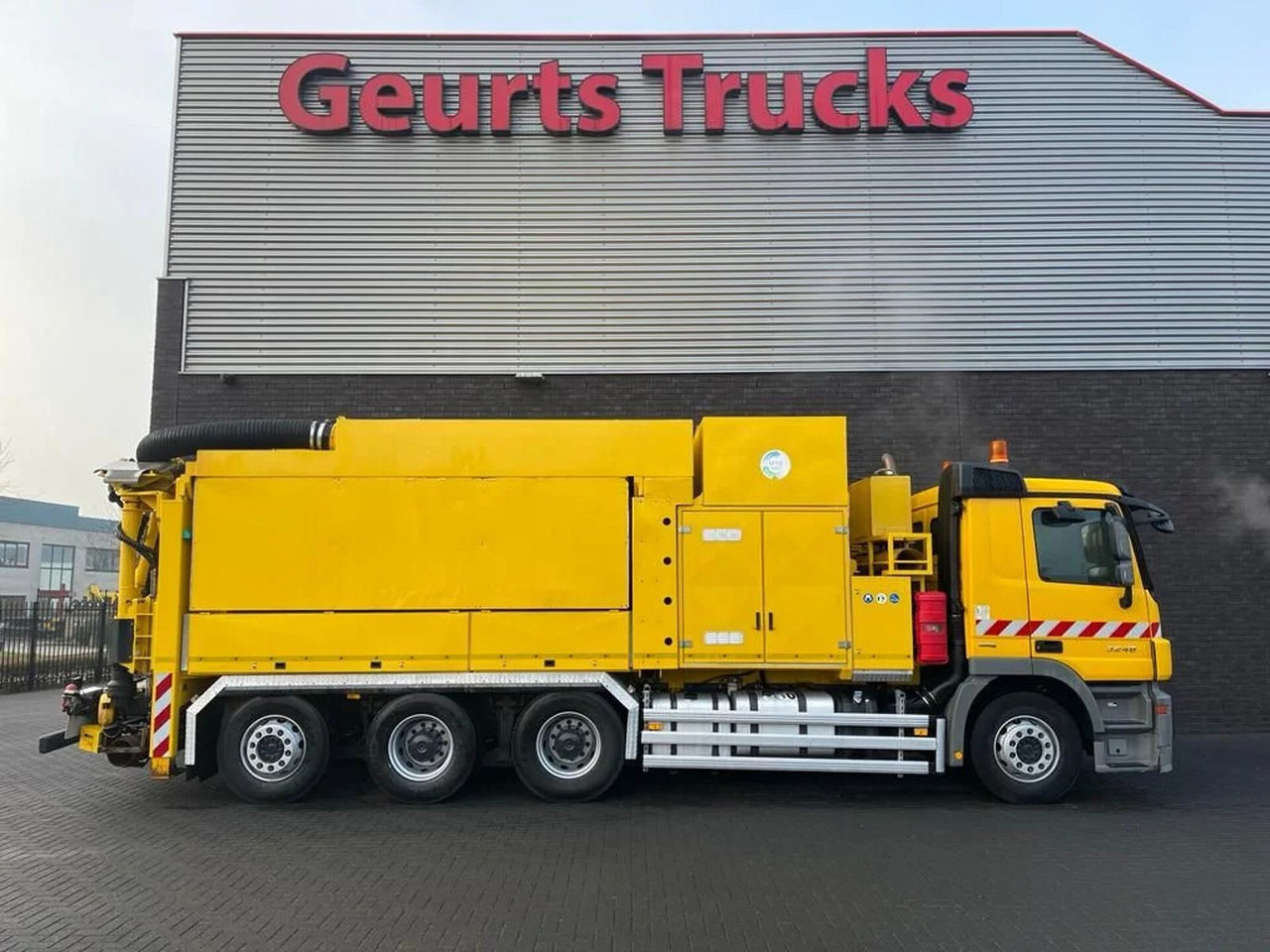 Mercedes-Benz Actros 3248 8X4 TRIDEM MTS DINO 12 SAUGBAGGER/SU - Maşină pentru vidanjări: Foto 4 Mercedes-Benz Actros 3248 8X4 TRIDEM MTS DINO 12 SAUGBAGGER/SU - Maşină pentru vidanjări: Foto 4