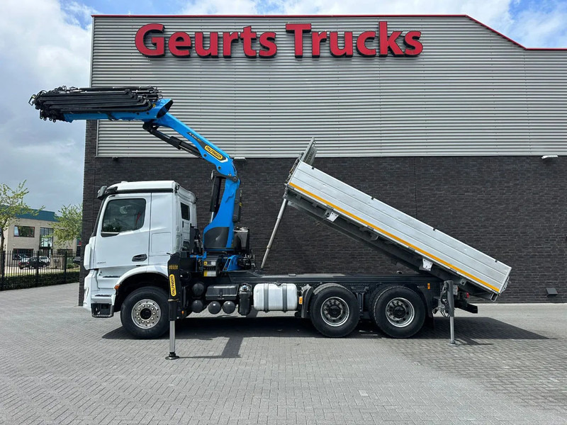 Camion cu macara Mercedes-Benz Arocs 3351 963-2-E 6X4 KIPPER / TIPPER + PALFINGER PK30.002 TEC7 KRAAN / KRAN / CRANE / GRUA: Foto 10 Camion cu macara Mercedes-Benz Arocs 3351 963-2-E 6X4 KIPPER / TIPPER + PALFINGER PK30.002 TEC7 KRAAN / KRAN / CRANE / GRUA: Foto 10