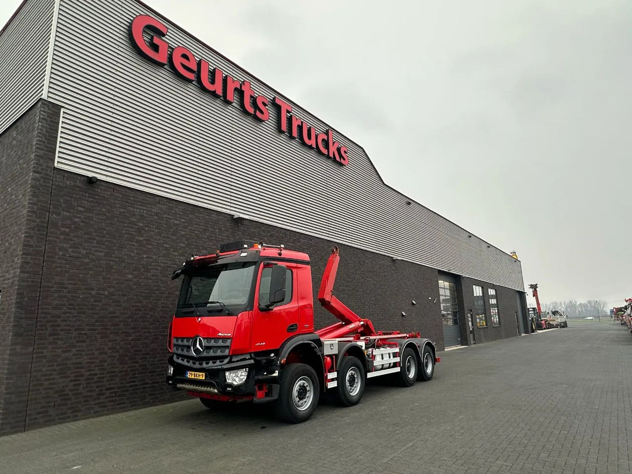 Mercedes-Benz Arocs 8X4 VDL S-30-6600 HAAKARMSYSTEEM/ABROLLKIP - Camion cu cârlig: Foto 2 Mercedes-Benz Arocs 8X4 VDL S-30-6600 HAAKARMSYSTEEM/ABROLLKIP - Camion cu cârlig: Foto 2