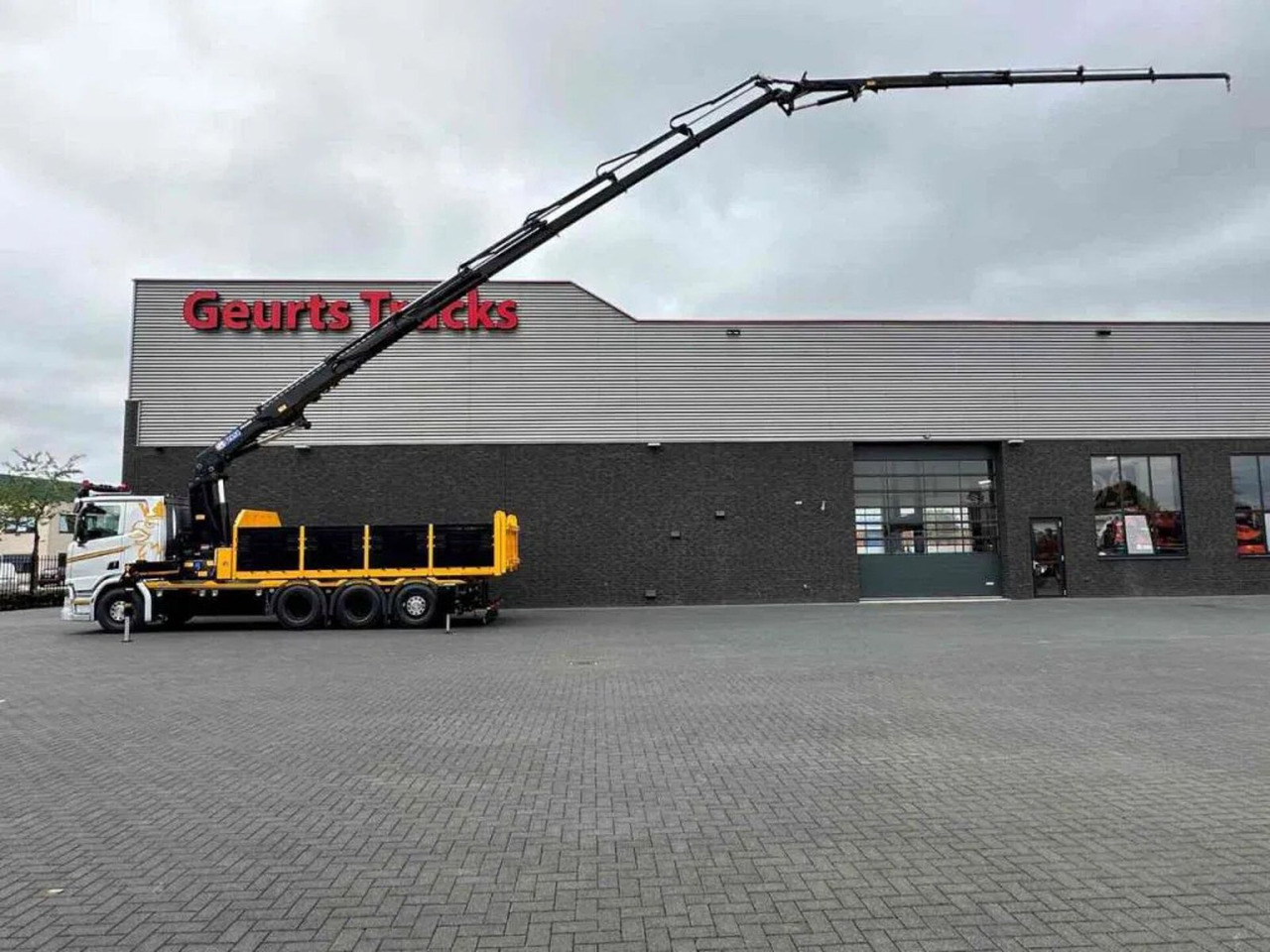Scania R530 V8 NGS 8X4 TRIDEM MET HYVA 2Z KIPPER + HMF - Camion basculantă, Camion cu macara: Foto 2 Scania R530 V8 NGS 8X4 TRIDEM MET HYVA 2Z KIPPER + HMF - Camion basculantă, Camion cu macara: Foto 2