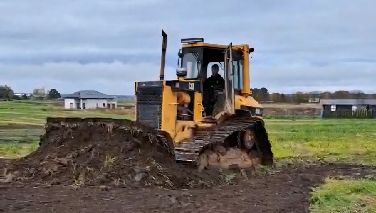 CATERPILLAR D5 M - Buldozer: Foto 1 CATERPILLAR D5 M - Buldozer: Foto 1