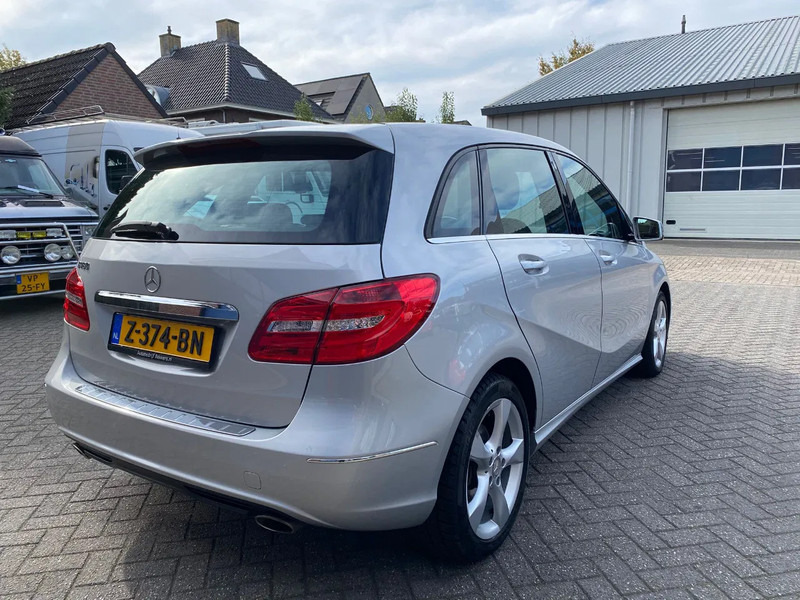 Mercedes-Benz B-Klasse 180 Ambition autom. panoramadak - SUV: Foto 4 Mercedes-Benz B-Klasse 180 Ambition autom. panoramadak - SUV: Foto 4