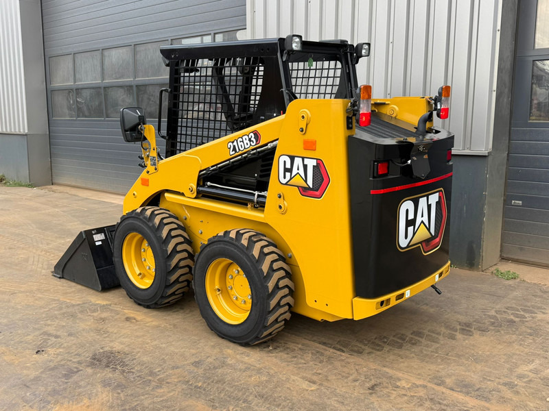 Caterpillar 216B3 - Încărcător frontal pe pneuri: Foto 2 Caterpillar 216B3 - Încărcător frontal pe pneuri: Foto 2