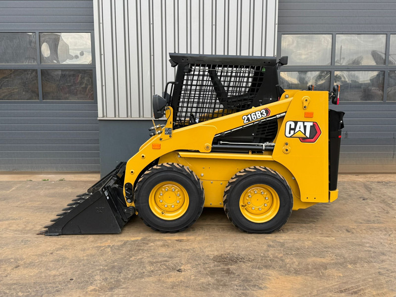 Caterpillar 216B3 - Încărcător frontal pe pneuri: Foto 1 Caterpillar 216B3 - Încărcător frontal pe pneuri: Foto 1