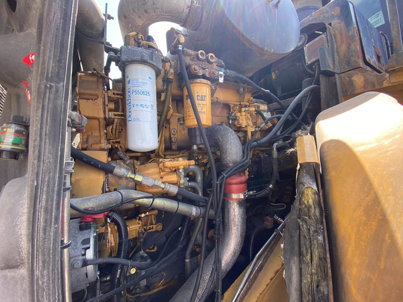 Încărcător frontal pe pneuri Caterpillar 980H: Foto 14