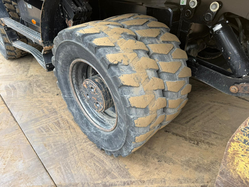 Excavator pe roţi Caterpillar M320F: Foto 11 Excavator pe roţi Caterpillar M320F: Foto 11