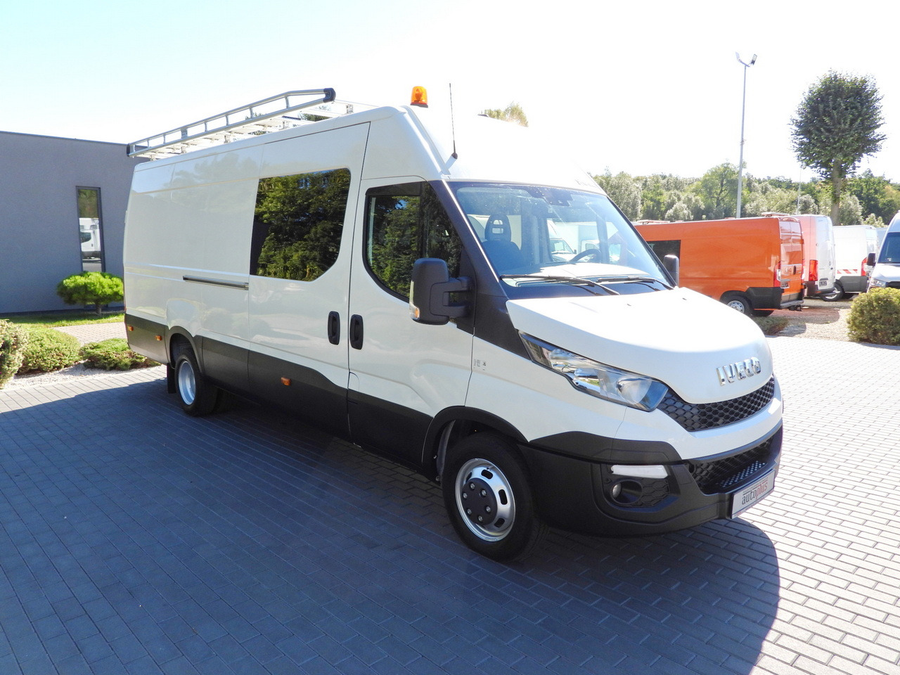 IVECO DAILY 35C17 BOX DELIVERY VAN 6 SEATS CRUISE CONTROL TWIN WHEELS AIR CONDITIONING 170HP - Autoutilitară: Foto 4 IVECO DAILY 35C17 BOX DELIVERY VAN 6 SEATS CRUISE CONTROL TWIN WHEELS AIR CONDITIONING 170HP - Autoutilitară: Foto 4