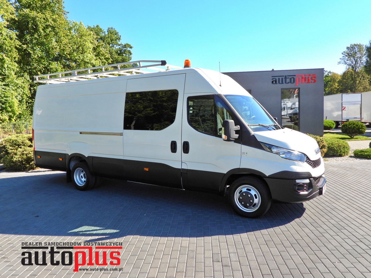 IVECO DAILY 35C17 BOX DELIVERY VAN 6 SEATS CRUISE CONTROL TWIN WHEELS AIR CONDITIONING 170HP - Autoutilitară: Foto 1 IVECO DAILY 35C17 BOX DELIVERY VAN 6 SEATS CRUISE CONTROL TWIN WHEELS AIR CONDITIONING 170HP - Autoutilitară: Foto 1