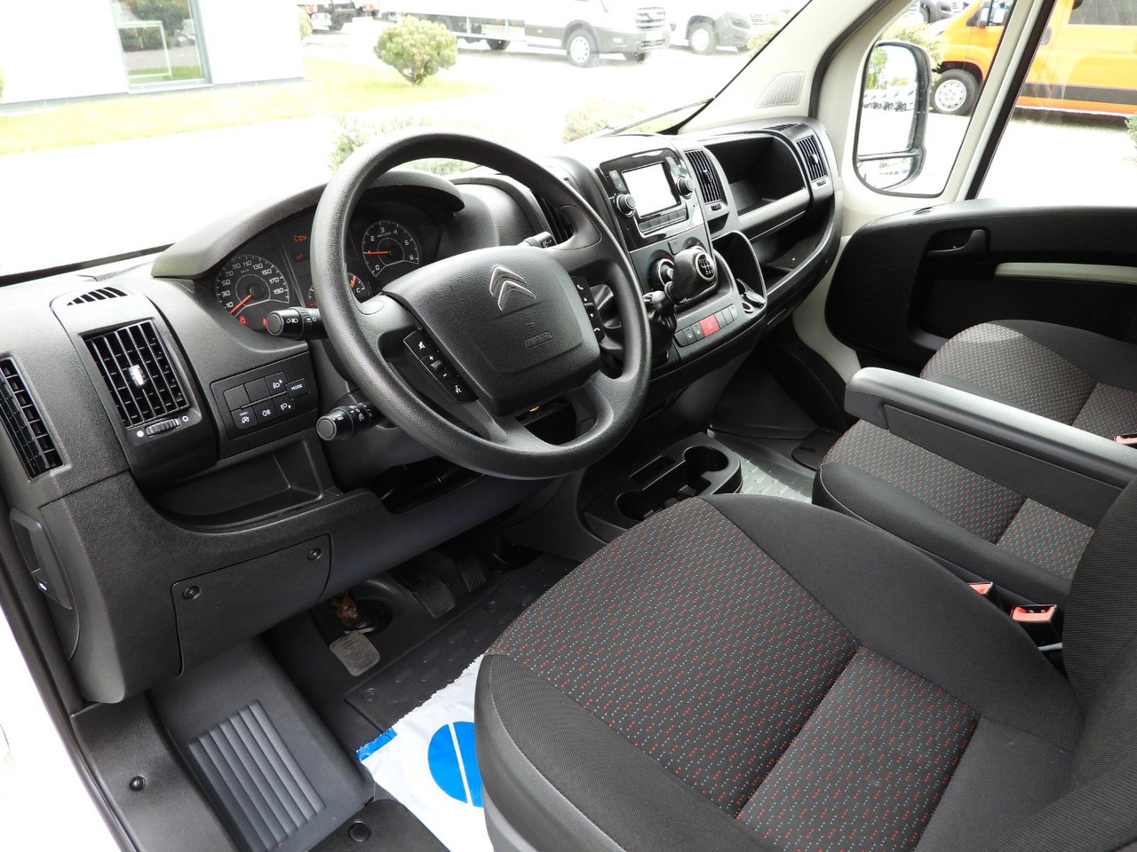 Citroën JUMPER KOFFER AUFZUG 8 PALETTEN TEMPOMAT NAVI Citroën JUMPER KOFFER AUFZUG 8 PALETTEN TEMPOMAT NAVI - Autoutilitară box: Foto 2 Citroën JUMPER KOFFER AUFZUG 8 PALETTEN TEMPOMAT NAVI Citroën JUMPER KOFFER AUFZUG 8 PALETTEN TEMPOMAT NAVI - Autoutilitară box: Foto 2