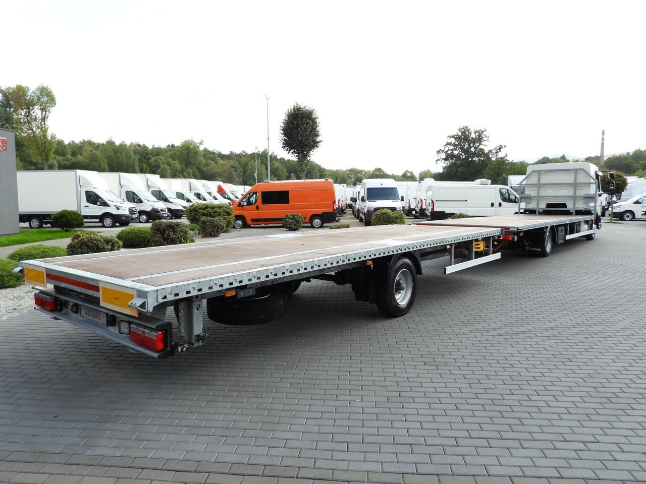 DAF LF 230 CONTAINER CARRIER PLATFORM + TRAILER WEBASTO CRUISE CONTROL LED LIGHTS PNEUMATICS AUTOMATIC TRANSMISSION TWIN WHEELS AIR CONDITIONING 230HP - Camion platformă: Foto 3 DAF LF 230 CONTAINER CARRIER PLATFORM + TRAILER WEBASTO CRUISE CONTROL LED LIGHTS PNEUMATICS AUTOMATIC TRANSMISSION TWIN WHEELS AIR CONDITIONING 230HP - Camion platformă: Foto 3