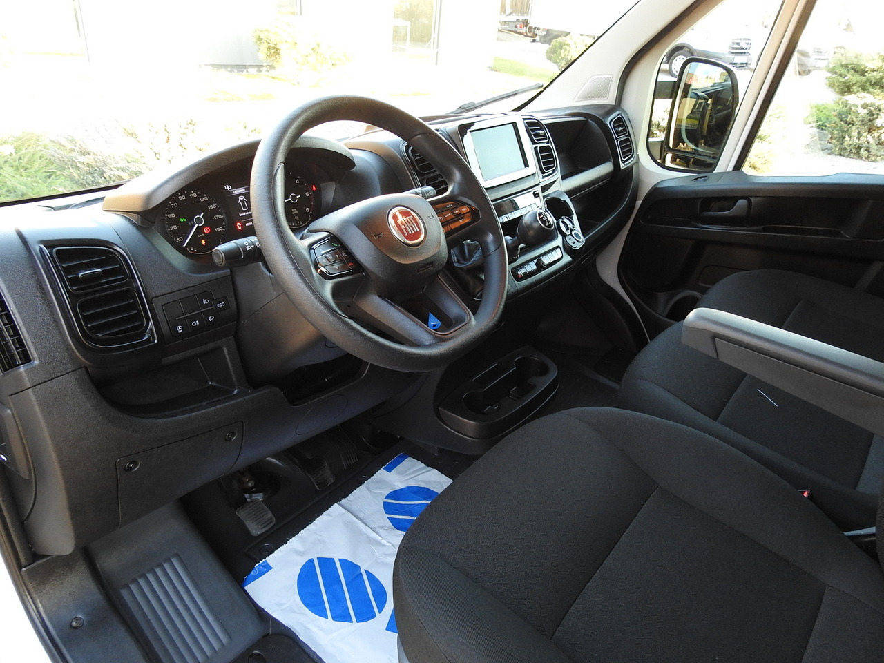 FIAT DUCATO BOX LIFT 8 PALLETS CRUISE CONTROL AIR CONDITIONING 180HP - Autoutilitară box: Foto 2 FIAT DUCATO BOX LIFT 8 PALLETS CRUISE CONTROL AIR CONDITIONING 180HP - Autoutilitară box: Foto 2