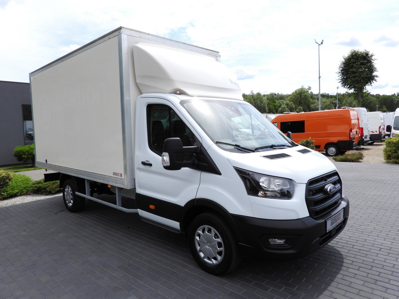 FORD TRANSIT BOX 8 PALLETS CRUISE CONTROL AIR CONDITIONING 130HP - Autoutilitară box: Foto 4 FORD TRANSIT BOX 8 PALLETS CRUISE CONTROL AIR CONDITIONING 130HP - Autoutilitară box: Foto 4