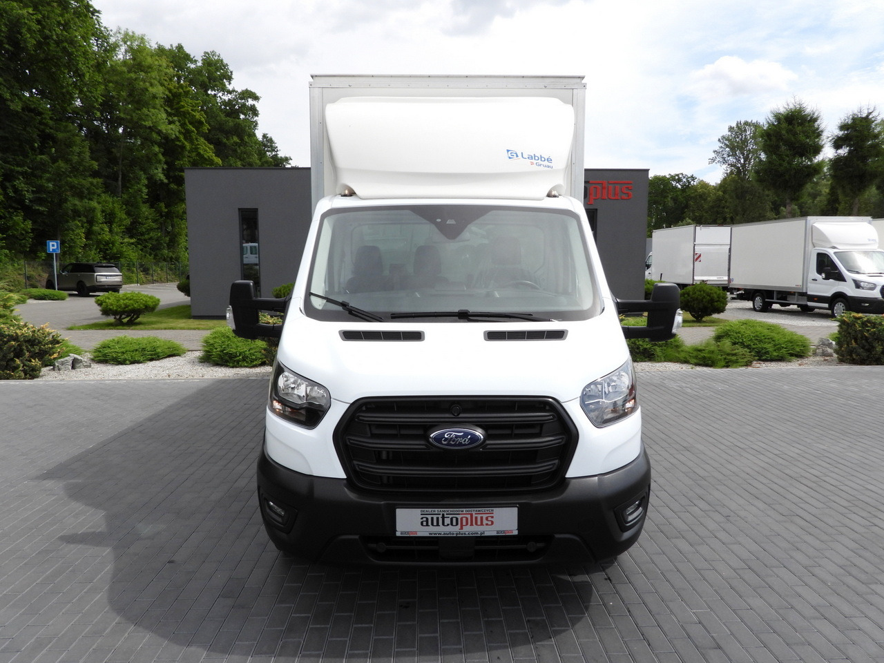 FORD TRANSIT BOX 8 PALLETS CRUISE CONTROL AIR CONDITIONING 130HP - Autoutilitară box: Foto 5 FORD TRANSIT BOX 8 PALLETS CRUISE CONTROL AIR CONDITIONING 130HP - Autoutilitară box: Foto 5