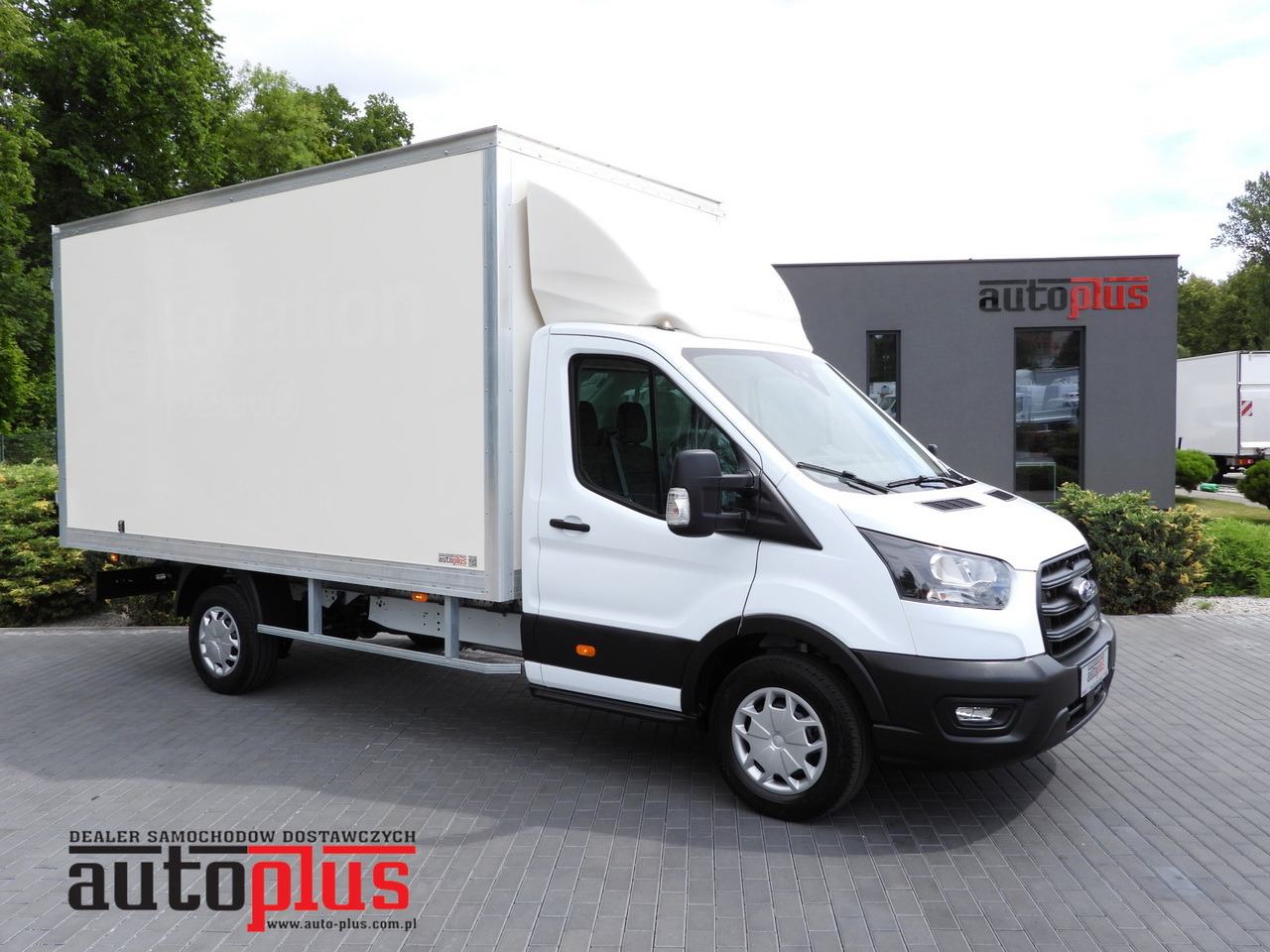 FORD TRANSIT BOX 8 PALLETS CRUISE CONTROL AIR CONDITIONING 130HP - Autoutilitară box: Foto 1 FORD TRANSIT BOX 8 PALLETS CRUISE CONTROL AIR CONDITIONING 130HP - Autoutilitară box: Foto 1
