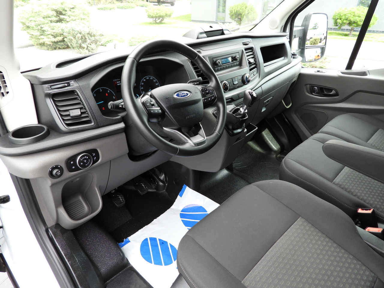 FORD TRANSIT BOX 8 PALLETS CRUISE CONTROL AIR CONDITIONING 130HP - Autoutilitară box: Foto 2 FORD TRANSIT BOX 8 PALLETS CRUISE CONTROL AIR CONDITIONING 130HP - Autoutilitară box: Foto 2