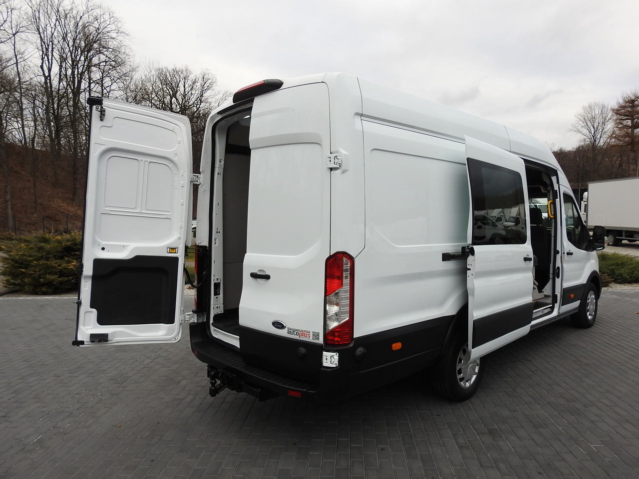 FORD TRANSIT BOX DELIVERY VAN 6 SEATS CRUISE CONTROL AIR CONDITIONING 185HP - Dubă: Foto 3 FORD TRANSIT BOX DELIVERY VAN 6 SEATS CRUISE CONTROL AIR CONDITIONING 185HP - Dubă: Foto 3