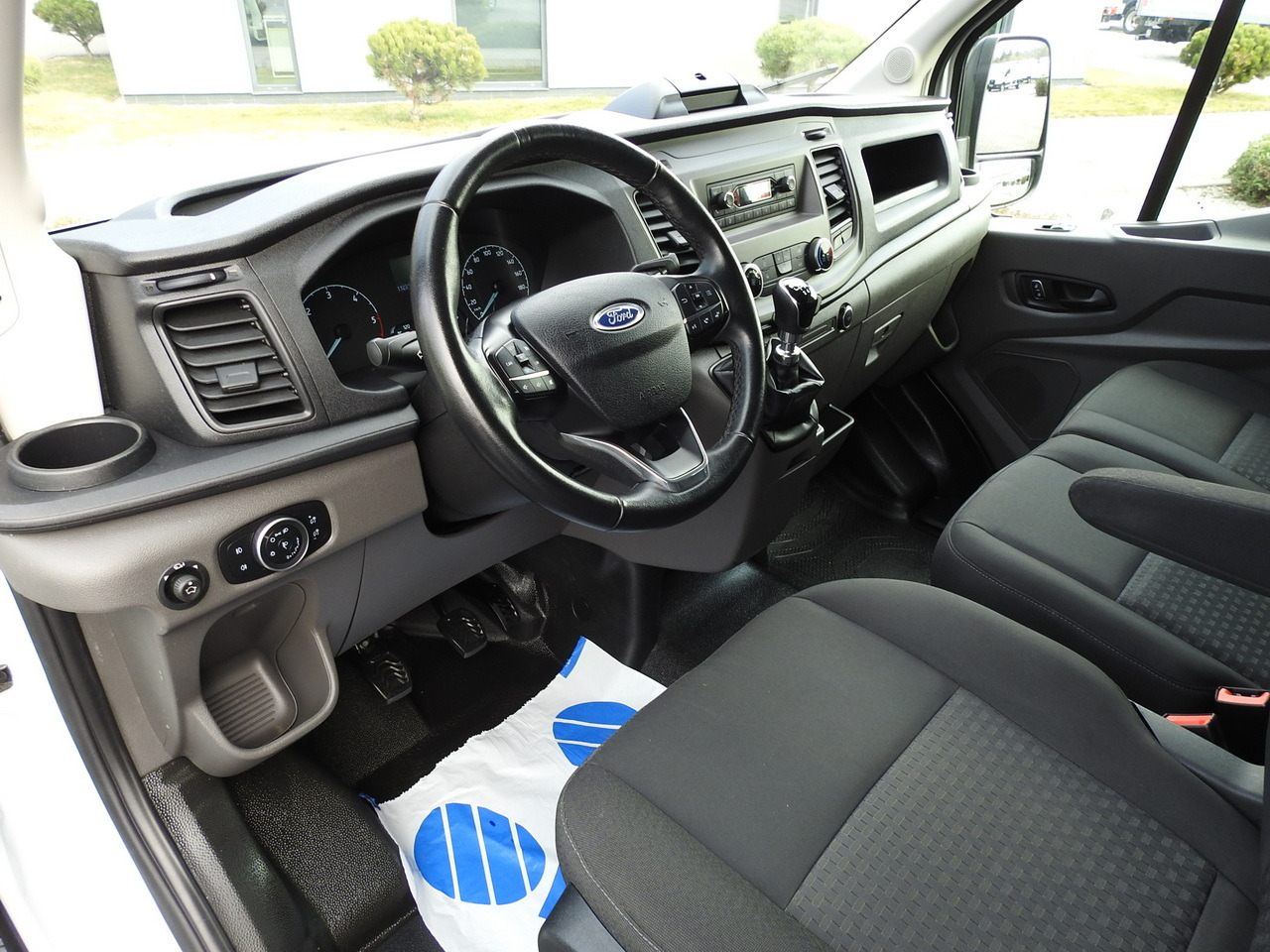 FORD TRANSIT BOX DELIVERY VAN 6 SEATS CRUISE CONTROL LED LIGHTS AIR CONDITIONING 180HP - Dubă: Foto 2 FORD TRANSIT BOX DELIVERY VAN 6 SEATS CRUISE CONTROL LED LIGHTS AIR CONDITIONING 180HP - Dubă: Foto 2