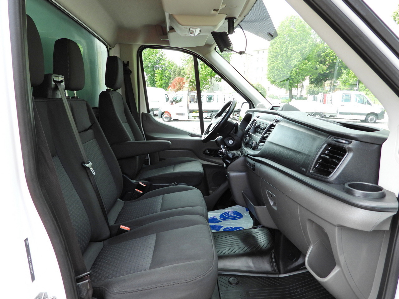 Autoutilitară box FORD TRANSIT  BOX LIFT 8 PALLETS CRUISE CONTROL LED LIGHTS AIR CONDITIONING  130HP: Foto 49