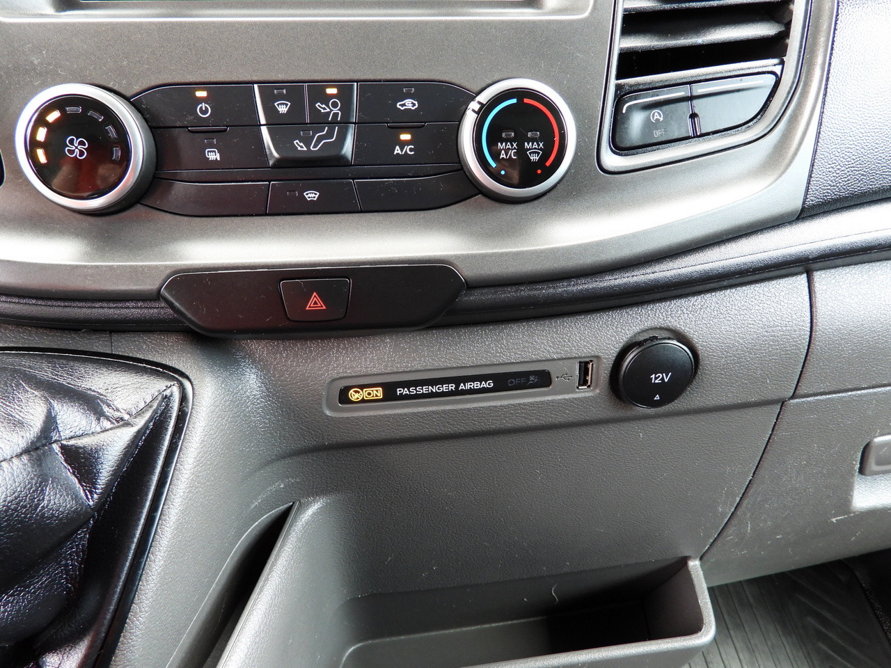 Autoutilitară box FORD TRANSIT  BOX LIFT 8 PALLETS CRUISE CONTROL LED LIGHTS AIR CONDITIONING  130HP: Foto 45