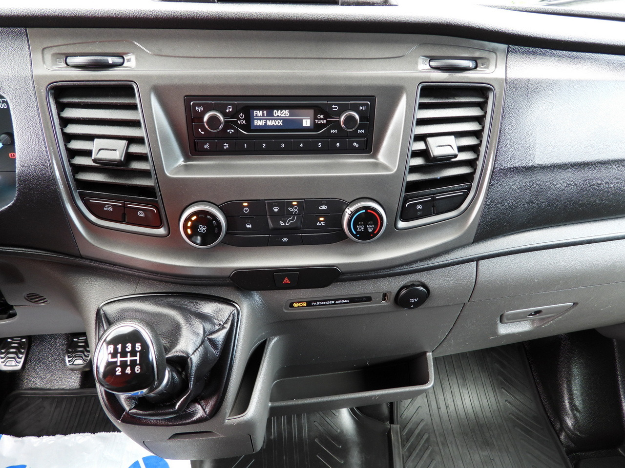 Autoutilitară box FORD TRANSIT  BOX LIFT 8 PALLETS CRUISE CONTROL LED LIGHTS AIR CONDITIONING  130HP: Foto 43