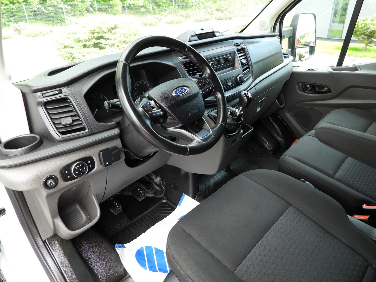 FORD TRANSIT  BOX LIFT 8 PALLETS CRUISE CONTROL LED LIGHTS AIR CONDITIONING  130HP - Autoutilitară frigorifica: Foto 2 FORD TRANSIT  BOX LIFT 8 PALLETS CRUISE CONTROL LED LIGHTS AIR CONDITIONING  130HP - Autoutilitară frigorifica: Foto 2