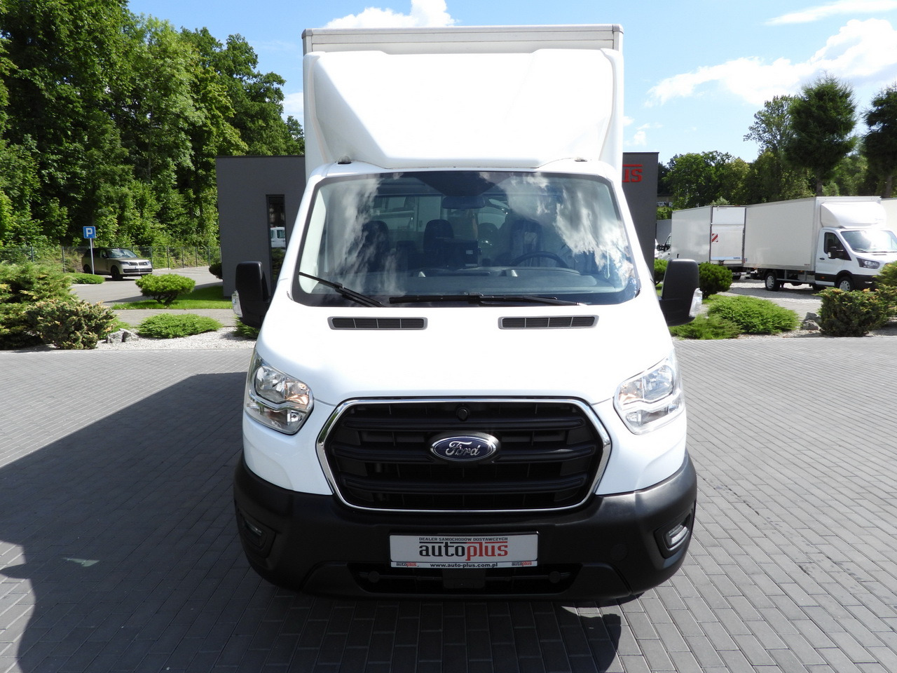 FORD TRANSIT BOX LIFT 8 PALLETS CRUISE CONTROL LED LIGHTS TWIN WHEELS AIR CONDITIONING 130HP - Autoutilitară box: Foto 5 FORD TRANSIT BOX LIFT 8 PALLETS CRUISE CONTROL LED LIGHTS TWIN WHEELS AIR CONDITIONING 130HP - Autoutilitară box: Foto 5