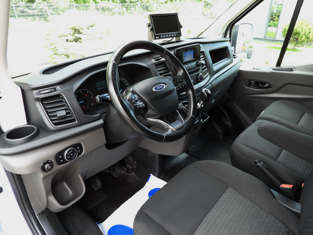 FORD TRANSIT BOX LIFT 8 PALLETS CRUISE CONTROL LED LIGHTS TWIN WHEELS AIR CONDITIONING 130HP - Autoutilitară box: Foto 2 FORD TRANSIT BOX LIFT 8 PALLETS CRUISE CONTROL LED LIGHTS TWIN WHEELS AIR CONDITIONING 130HP - Autoutilitară box: Foto 2