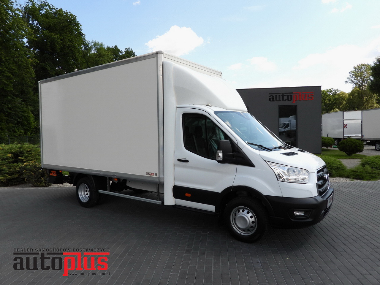 FORD TRANSIT BOX LIFT 8 PALLETS CRUISE CONTROL LED LIGHTS TWIN WHEELS AIR CONDITIONING 130HP - Autoutilitară box: Foto 1 FORD TRANSIT BOX LIFT 8 PALLETS CRUISE CONTROL LED LIGHTS TWIN WHEELS AIR CONDITIONING 130HP - Autoutilitară box: Foto 1