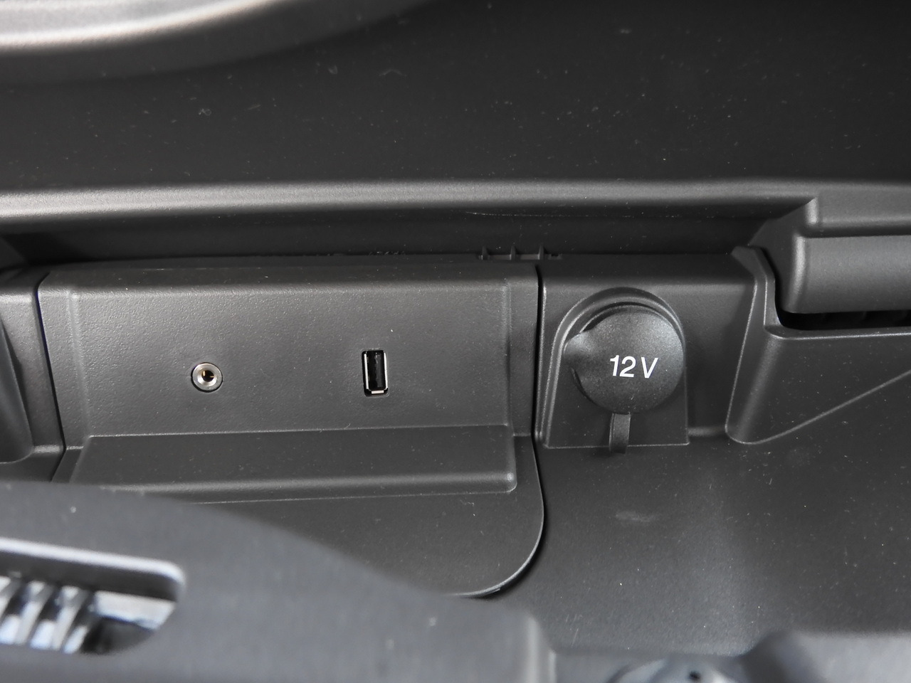 Autoutilitară box FORD TRANSIT  BOX LIFT 8 PALLETS CRUISE CONTROL LED LIGHTS TWIN WHEELS AIR CONDITIONING  170HP: Foto 38