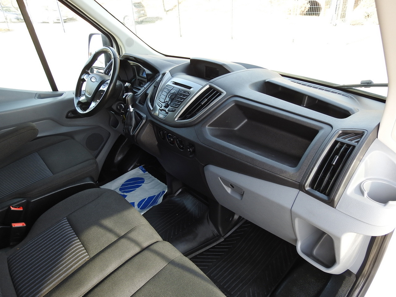 Autoutilitară box FORD TRANSIT  BOX LIFT 8 PALLETS CRUISE CONTROL LED LIGHTS TWIN WHEELS AIR CONDITIONING  170HP: Foto 42