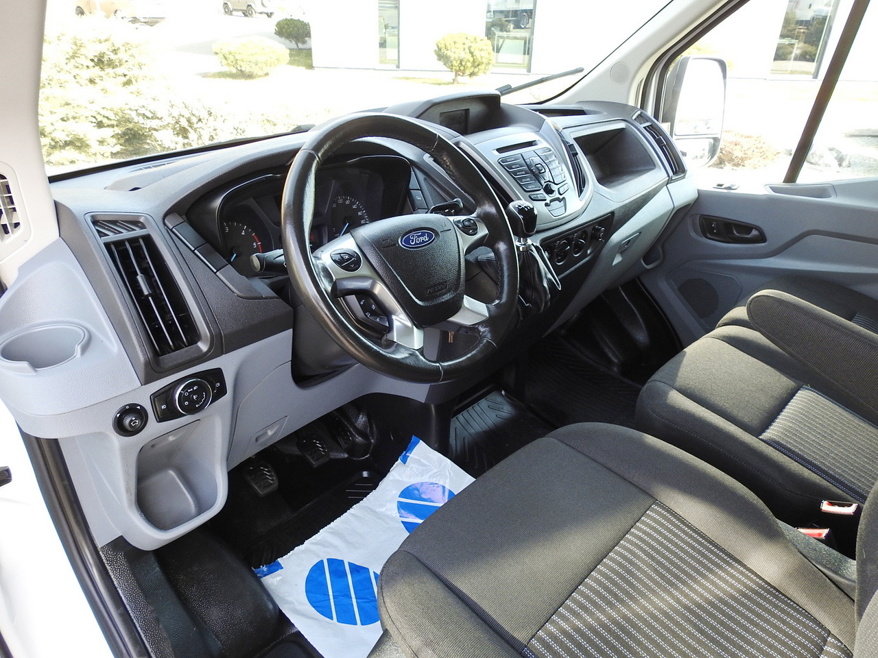 FORD TRANSIT BOX LIFT 8 PALLETS CRUISE CONTROL LED LIGHTS TWIN WHEELS AIR CONDITIONING 170HP - Autoutilitară box: Foto 2 FORD TRANSIT BOX LIFT 8 PALLETS CRUISE CONTROL LED LIGHTS TWIN WHEELS AIR CONDITIONING 170HP - Autoutilitară box: Foto 2