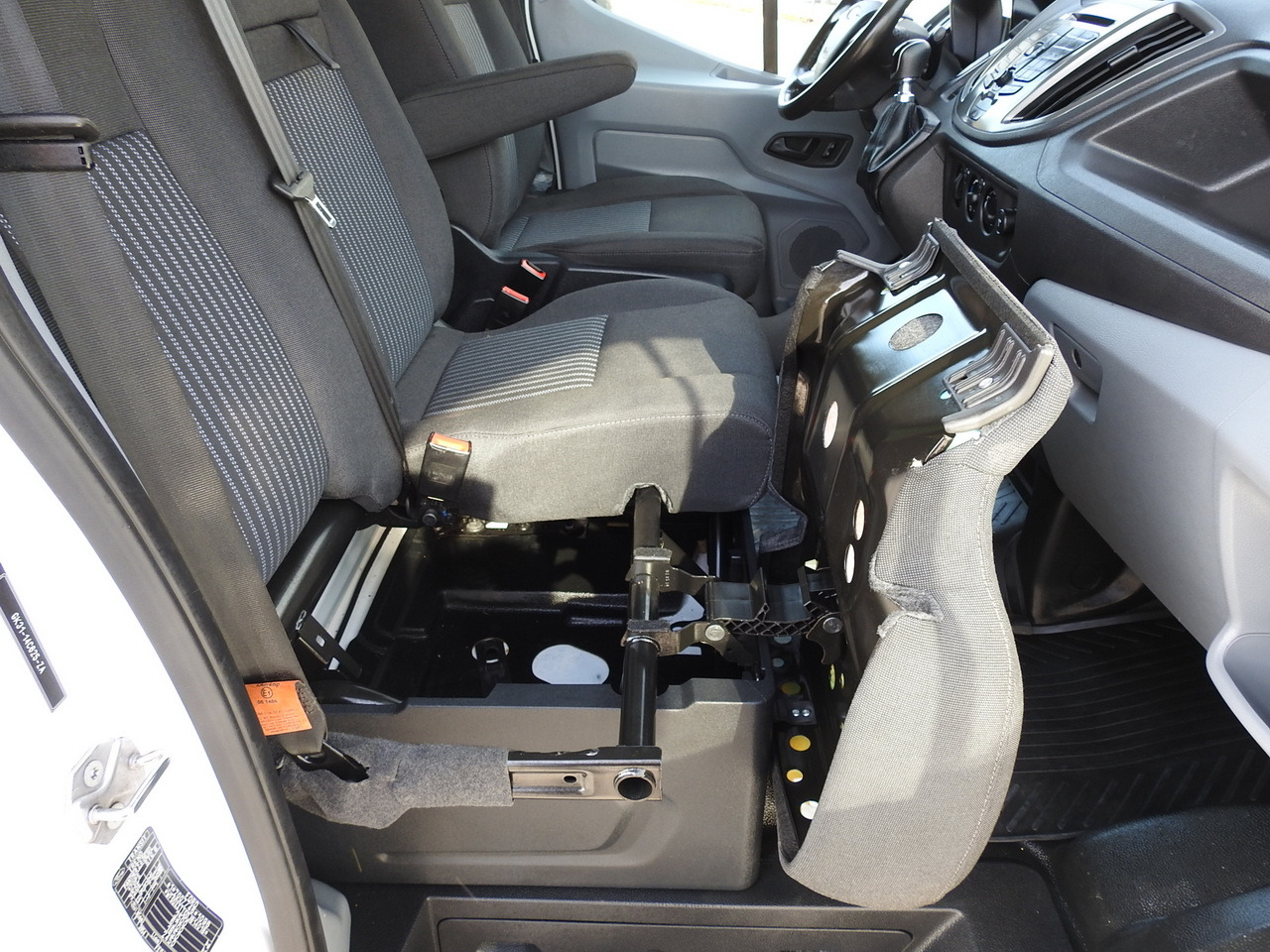 Autoutilitară box FORD TRANSIT  BOX LIFT 8 PALLETS CRUISE CONTROL LED LIGHTS TWIN WHEELS AIR CONDITIONING  170HP: Foto 43