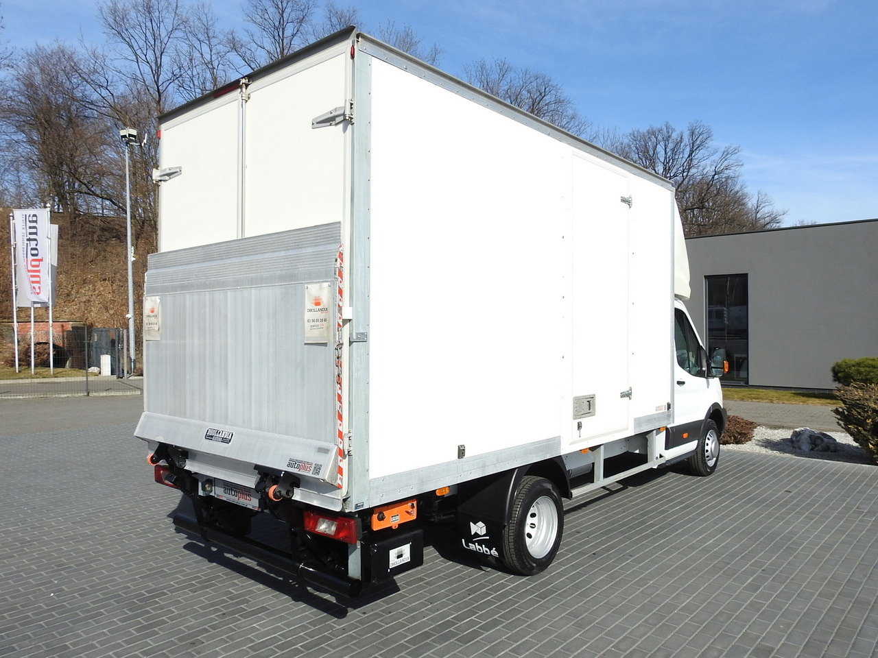 Autoutilitară box FORD TRANSIT  BOX LIFT 8 PALLETS CRUISE CONTROL LED LIGHTS TWIN WHEELS AIR CONDITIONING  170HP: Foto 14