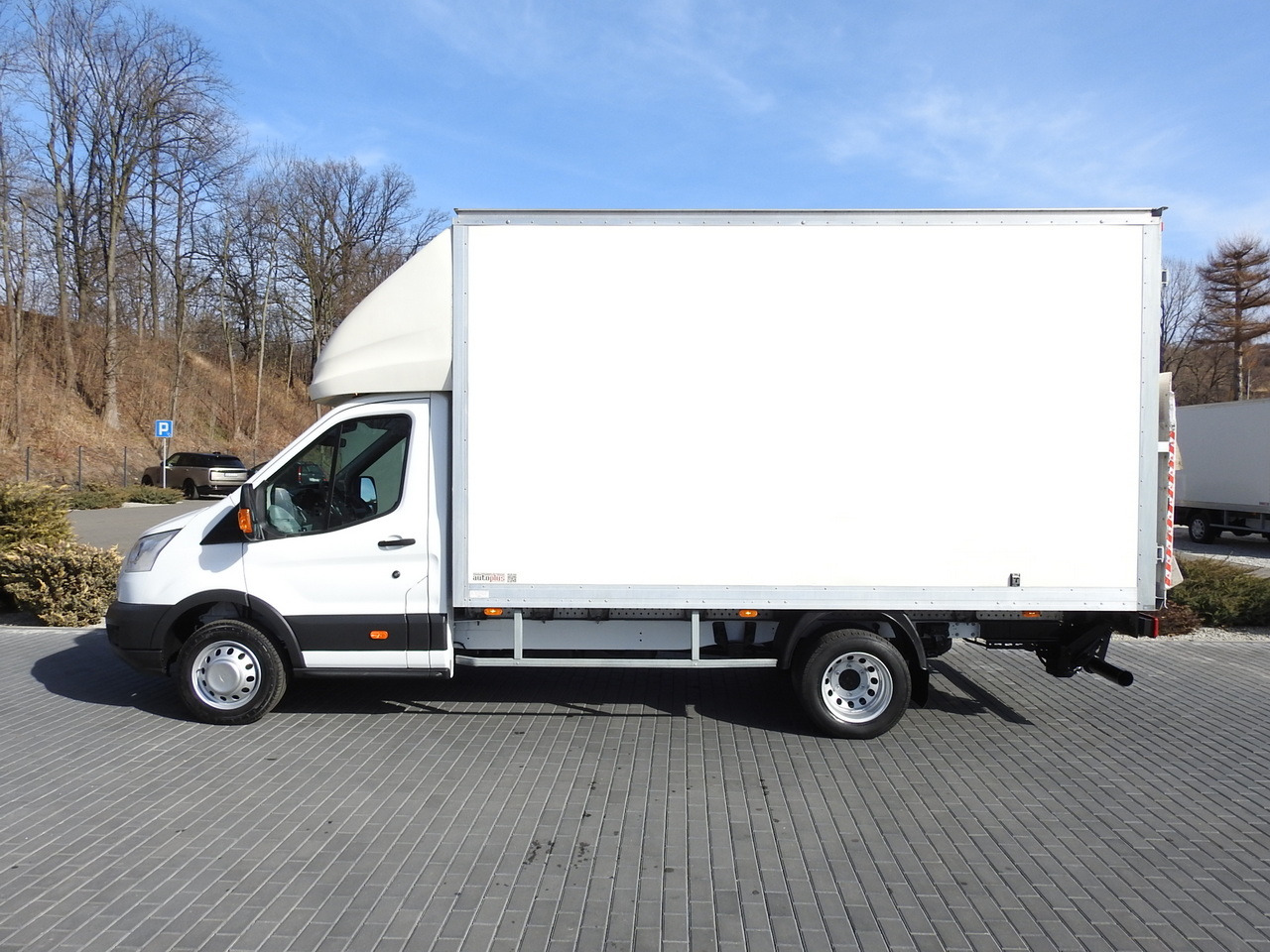 Autoutilitară box FORD TRANSIT  BOX LIFT 8 PALLETS CRUISE CONTROL LED LIGHTS TWIN WHEELS AIR CONDITIONING  170HP: Foto 9