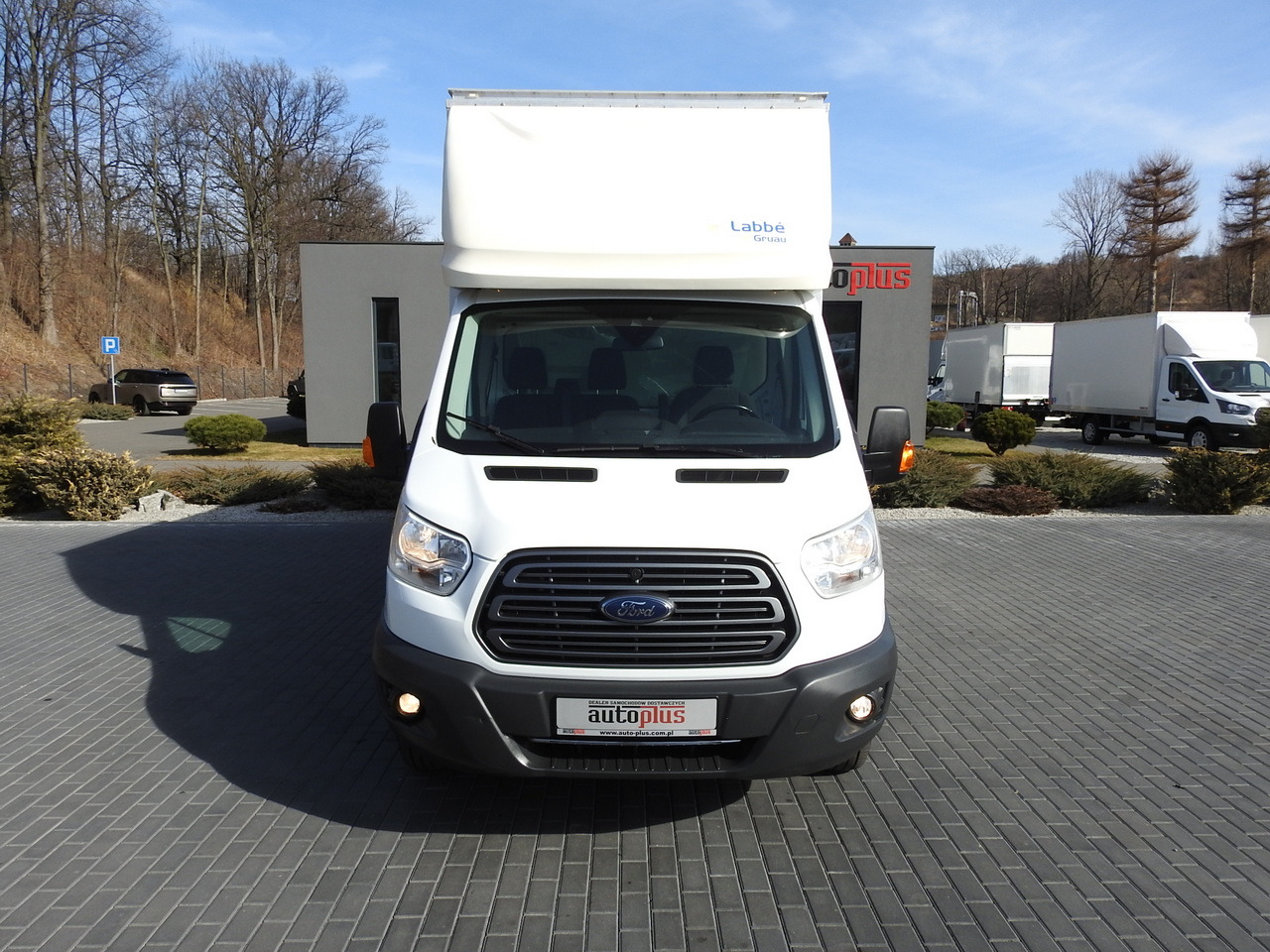 FORD TRANSIT BOX LIFT 8 PALLETS CRUISE CONTROL LED LIGHTS TWIN WHEELS AIR CONDITIONING 170HP - Autoutilitară box: Foto 5 FORD TRANSIT BOX LIFT 8 PALLETS CRUISE CONTROL LED LIGHTS TWIN WHEELS AIR CONDITIONING 170HP - Autoutilitară box: Foto 5