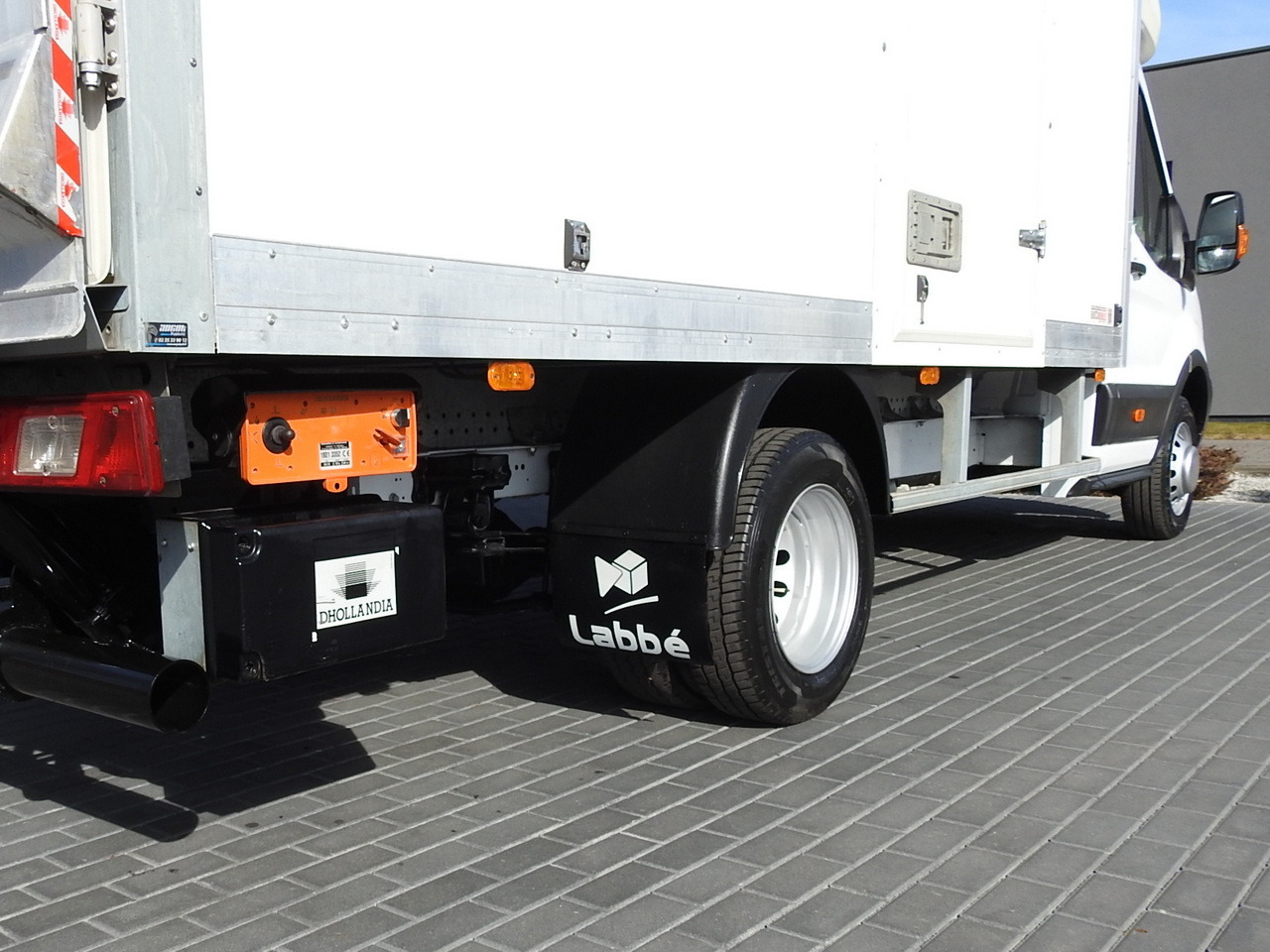 Autoutilitară box FORD TRANSIT  BOX LIFT 8 PALLETS CRUISE CONTROL LED LIGHTS TWIN WHEELS AIR CONDITIONING  170HP: Foto 18