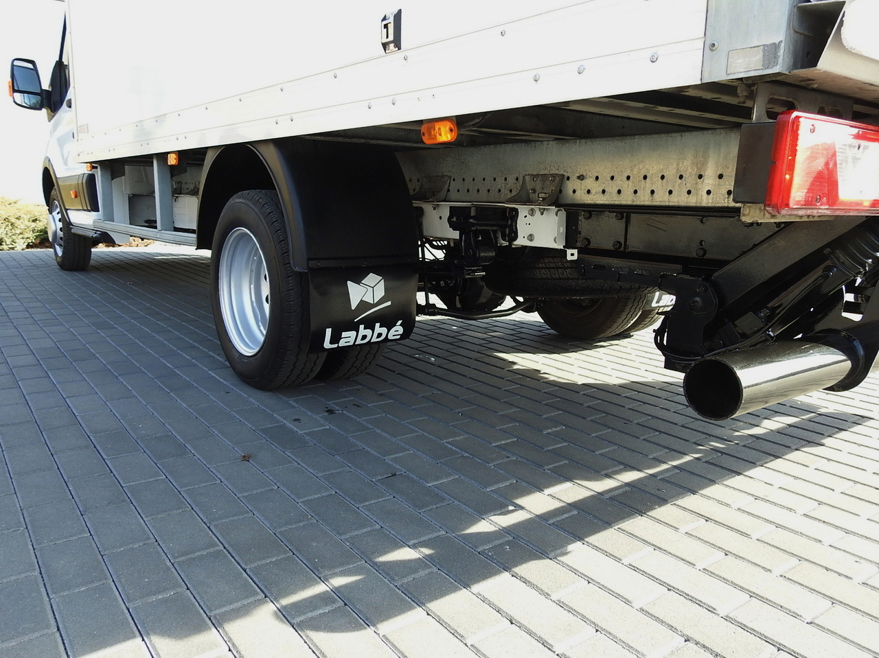 Autoutilitară box FORD TRANSIT  BOX LIFT 8 PALLETS CRUISE CONTROL LED LIGHTS TWIN WHEELS AIR CONDITIONING  170HP: Foto 17