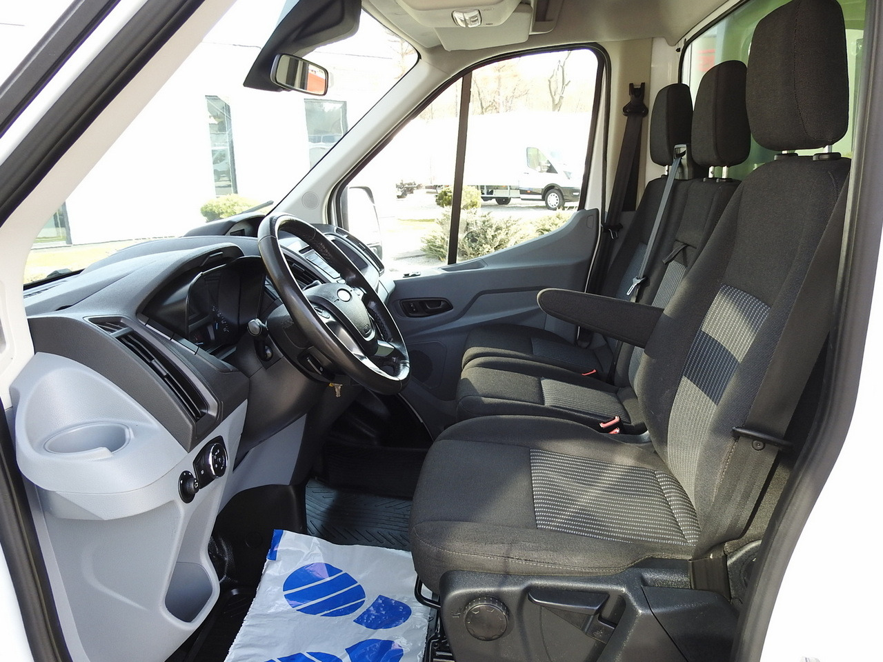 Autoutilitară box FORD TRANSIT  BOX LIFT 8 PALLETS CRUISE CONTROL LED LIGHTS TWIN WHEELS AIR CONDITIONING  170HP: Foto 26