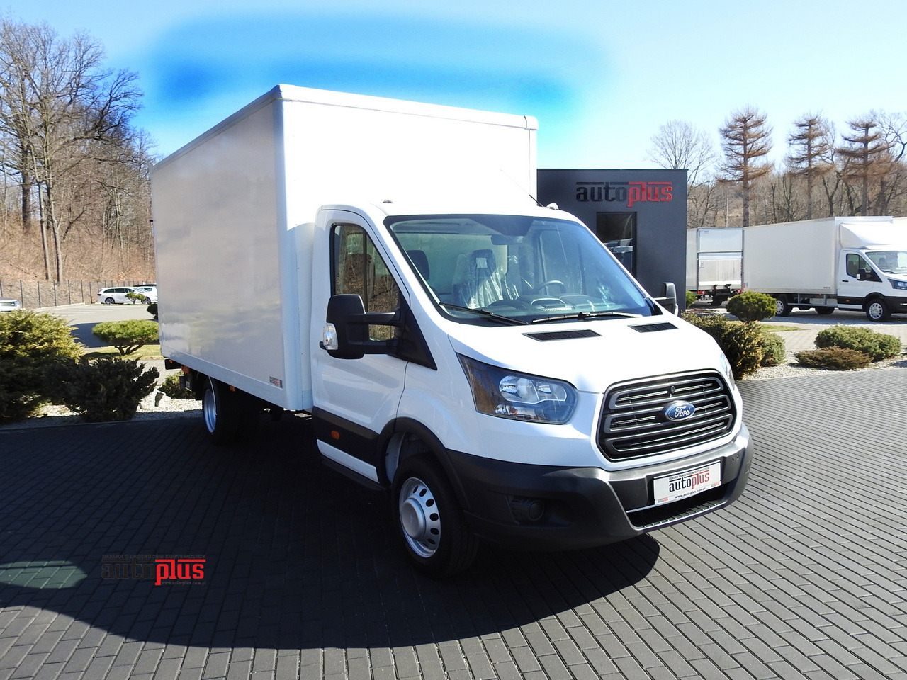 FORD TRANSIT BOX LIFT 8 PALLETS TWIN WHEELS AIR CONDITIONING 130HP - Autoutilitară box: Foto 1 FORD TRANSIT BOX LIFT 8 PALLETS TWIN WHEELS AIR CONDITIONING 130HP - Autoutilitară box: Foto 1
