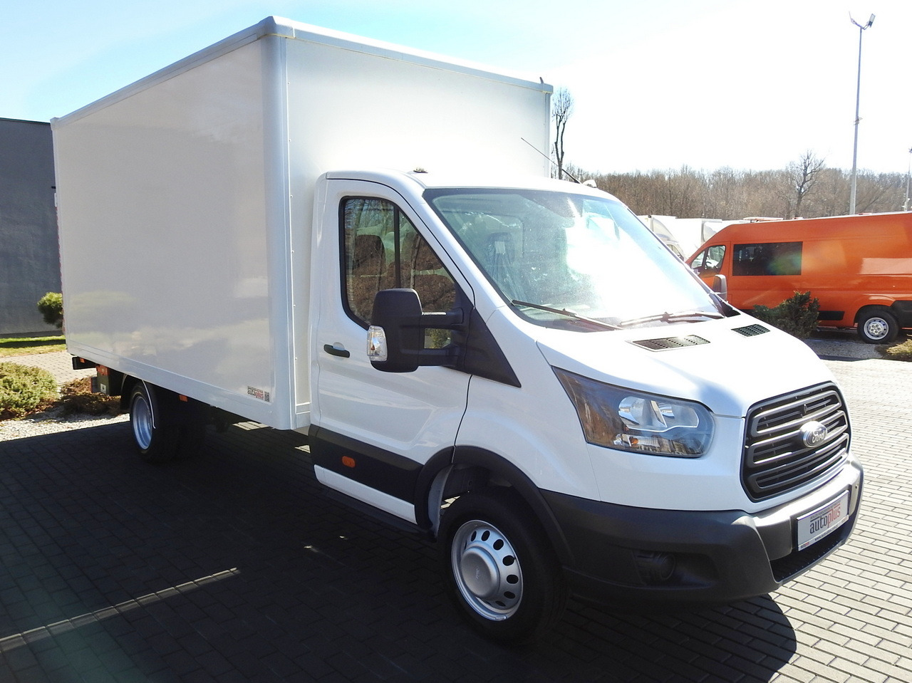 FORD TRANSIT BOX LIFT 8 PALLETS TWIN WHEELS AIR CONDITIONING 130HP - Autoutilitară box: Foto 4 FORD TRANSIT BOX LIFT 8 PALLETS TWIN WHEELS AIR CONDITIONING 130HP - Autoutilitară box: Foto 4