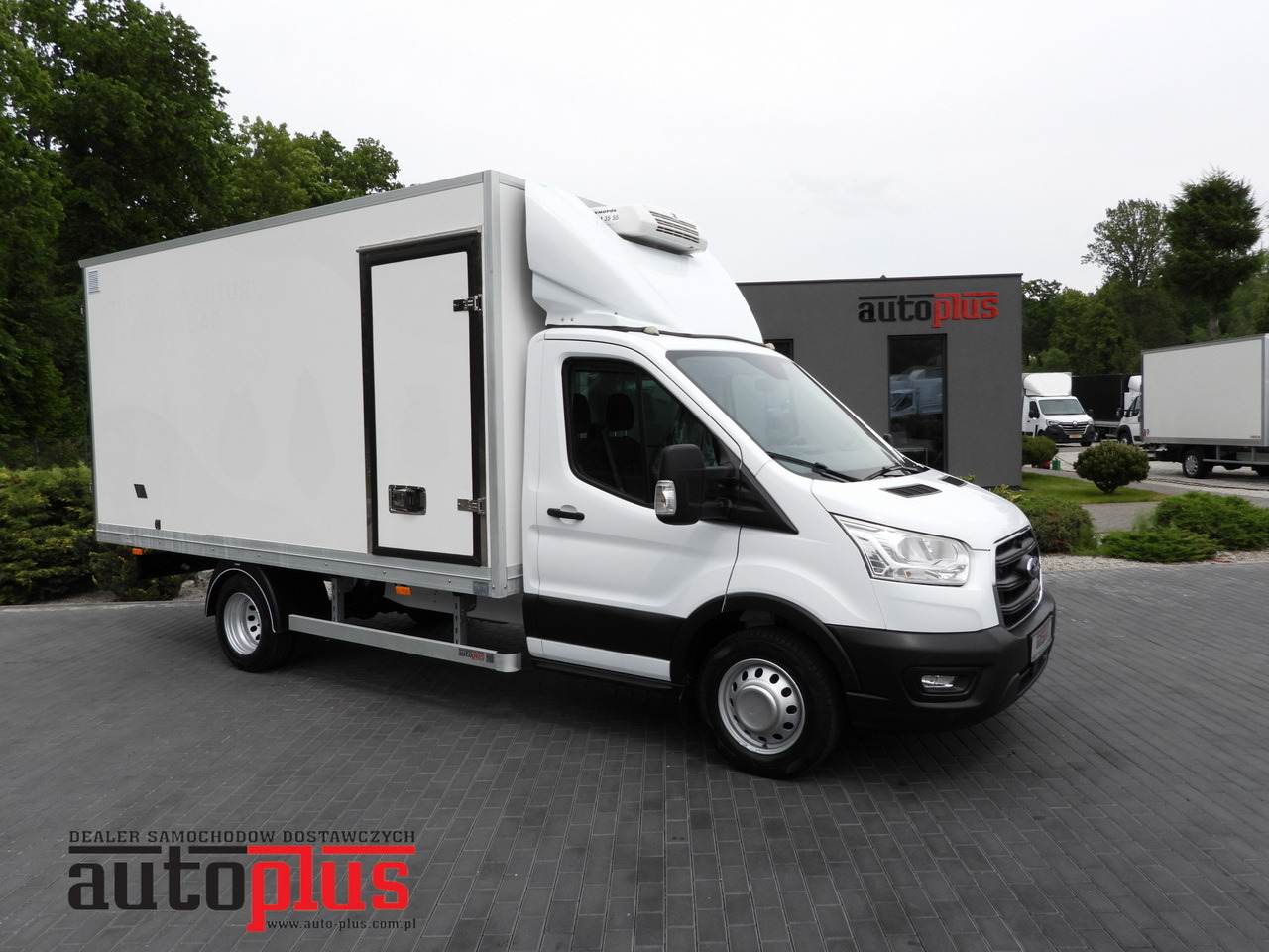 FORD TRANSIT BOX / REFRIGERATOR BOX 5*C / CRUISE CONTROL LED LIGHTS TWIN WHEELS AIR CONDITIONING 130HP - Autoutilitară box: Foto 1 FORD TRANSIT BOX / REFRIGERATOR BOX 5*C / CRUISE CONTROL LED LIGHTS TWIN WHEELS AIR CONDITIONING 130HP - Autoutilitară box: Foto 1