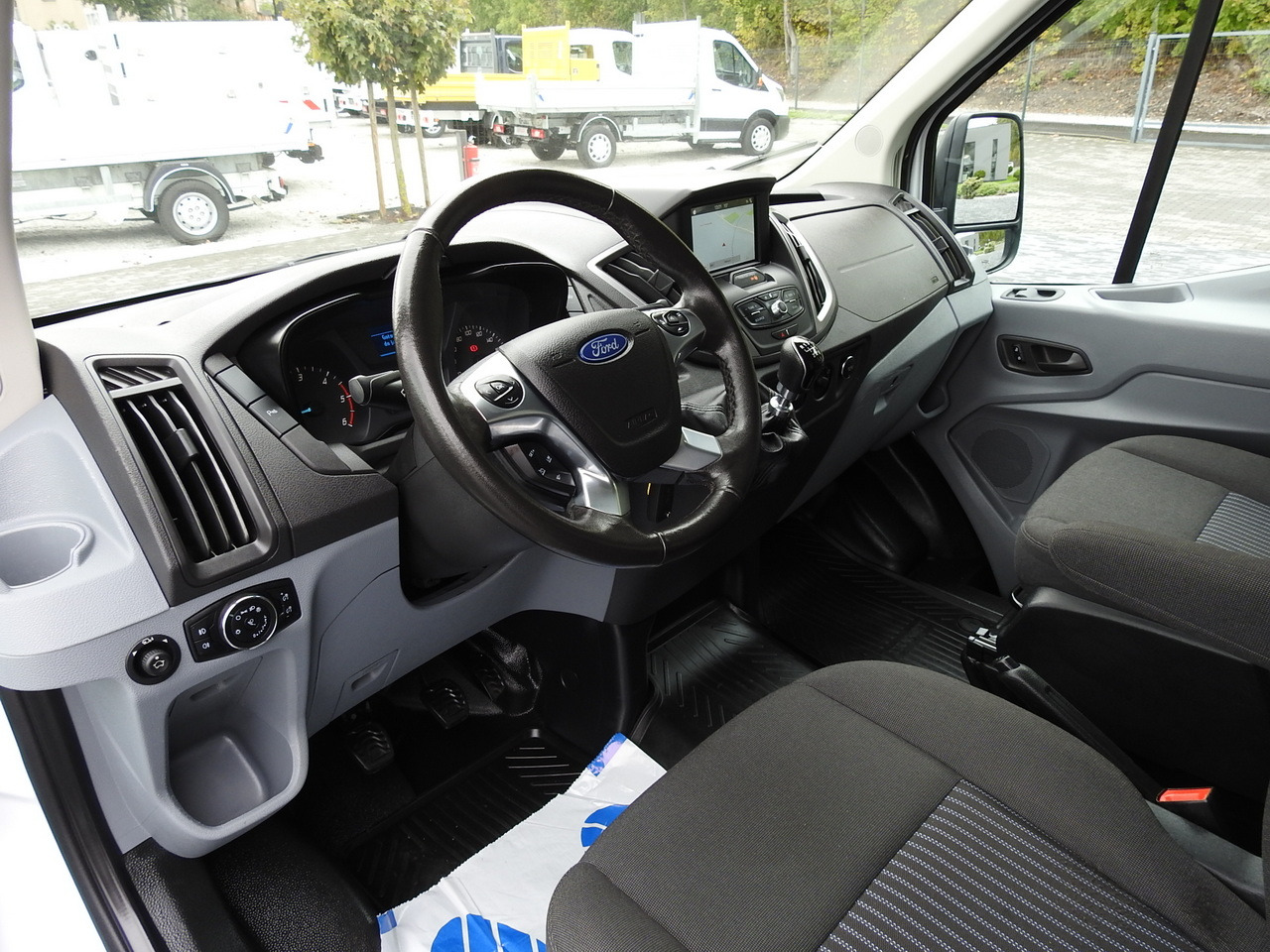 FORD TRANSIT REFRIGERATOR VAN 0*C HEATING FUNCTION POWER SUPPLY 230V CRUISE CONTROL NAVIGATION AIR CONDITIONING LED LIGHTS 130HP - Autoutilitară frigorifica: Foto 2 FORD TRANSIT REFRIGERATOR VAN 0*C HEATING FUNCTION POWER SUPPLY 230V CRUISE CONTROL NAVIGATION AIR CONDITIONING LED LIGHTS 130HP - Autoutilitară frigorifica: Foto 2