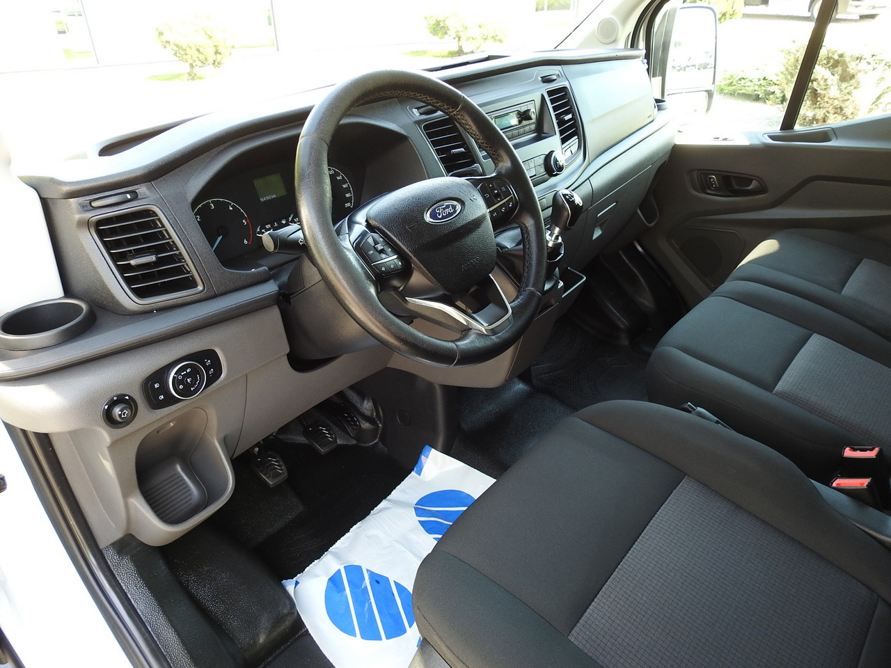 FORD TRANSIT REGRIGERATOR BOX 0*C POWER SUPPLY 230V CRUISE CONTROL AIR CONDITIONING TWIN WHEELS 170HP - Autoutilitară frigorifica: Foto 2 FORD TRANSIT REGRIGERATOR BOX 0*C POWER SUPPLY 230V CRUISE CONTROL AIR CONDITIONING TWIN WHEELS 170HP - Autoutilitară frigorifica: Foto 2