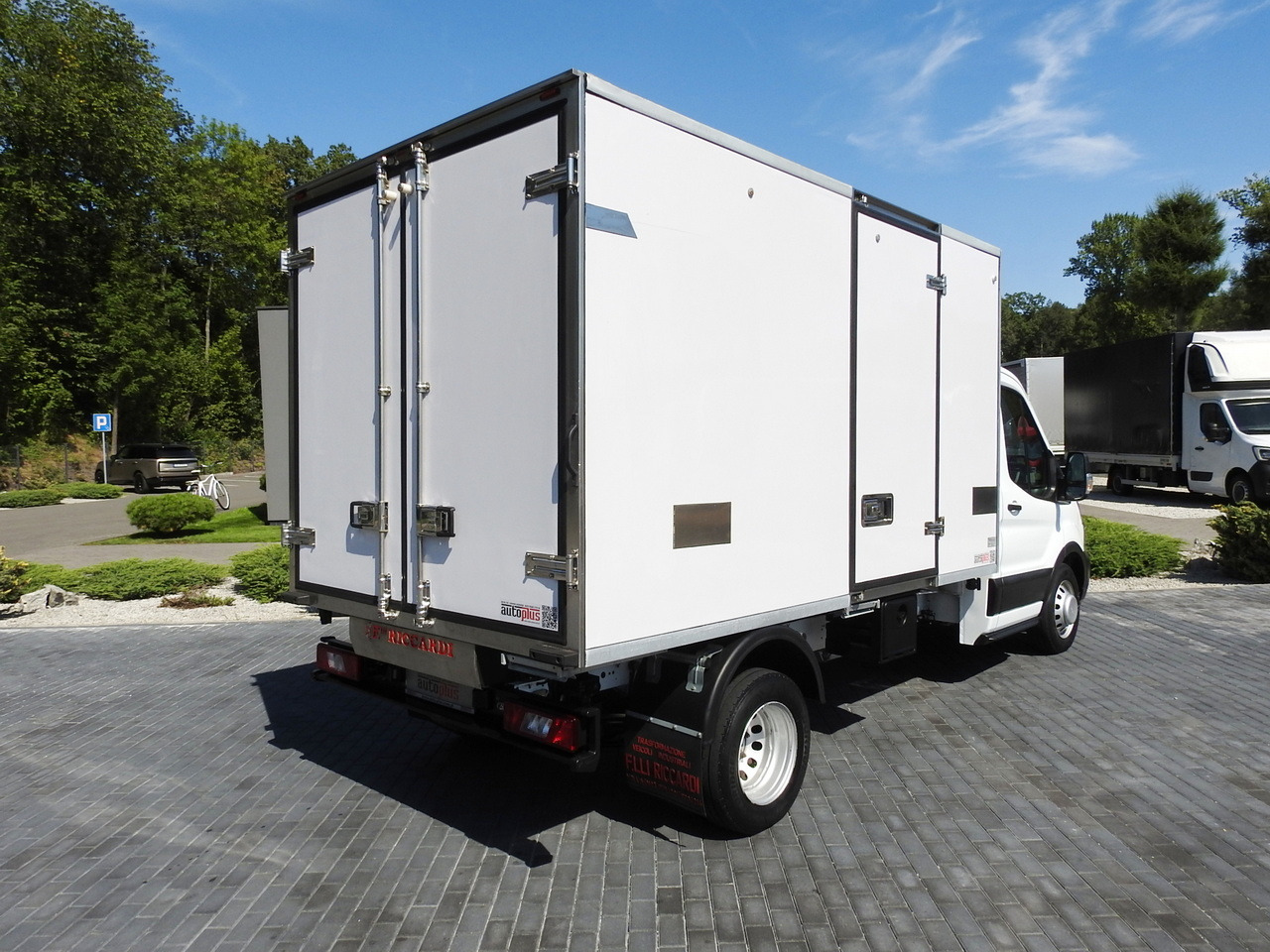 FORD TRANSIT REGRIGERATOR BOX 0*C POWER SUPPLY 230V CRUISE CONTROL AIR CONDITIONING TWIN WHEELS 170HP - Autoutilitară frigorifica: Foto 3 FORD TRANSIT REGRIGERATOR BOX 0*C POWER SUPPLY 230V CRUISE CONTROL AIR CONDITIONING TWIN WHEELS 170HP - Autoutilitară frigorifica: Foto 3