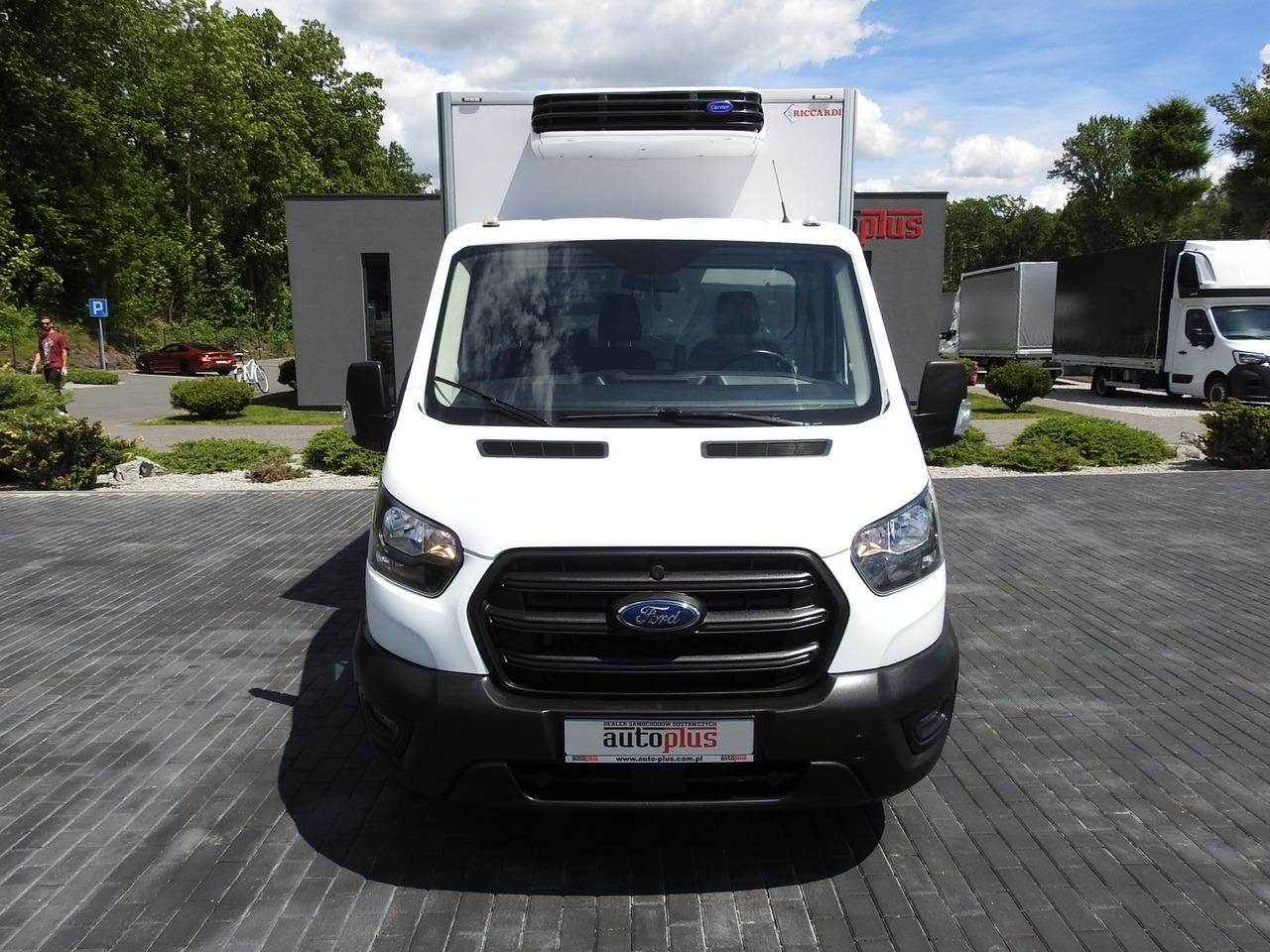 FORD TRANSIT REGRIGERATOR BOX 0*C POWER SUPPLY 230V CRUISE CONTROL AIR CONDITIONING TWIN WHEELS 170HP - Autoutilitară frigorifica: Foto 5 FORD TRANSIT REGRIGERATOR BOX 0*C POWER SUPPLY 230V CRUISE CONTROL AIR CONDITIONING TWIN WHEELS 170HP - Autoutilitară frigorifica: Foto 5