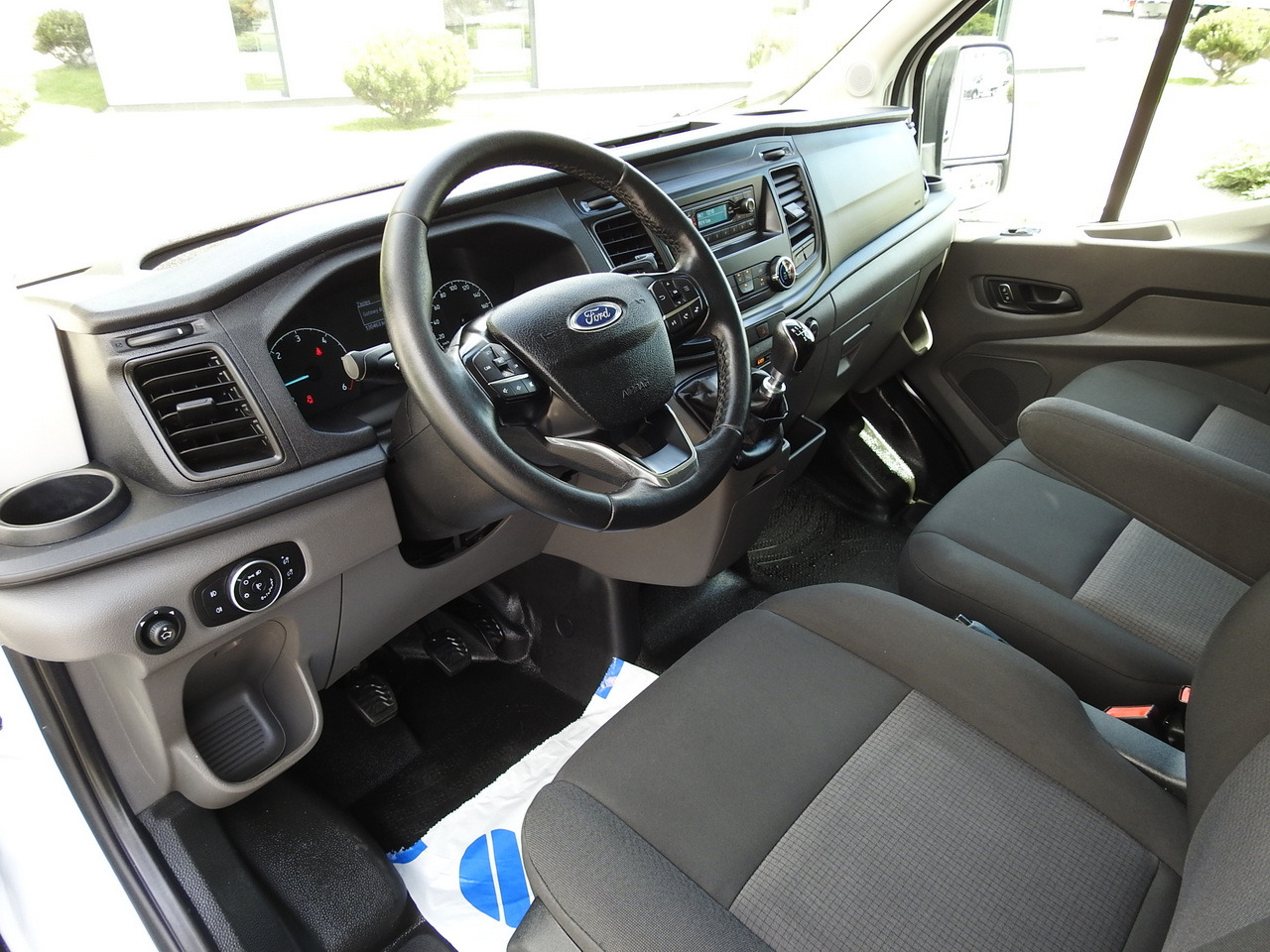 FORD TRANSIT REGRIGERATOR BOX 0*C POWER SUPPLY 230V CRUISE CONTROL AIR CONDITIONING TWIN WHEELS 170HP - Autoutilitară frigorifica: Foto 2 FORD TRANSIT REGRIGERATOR BOX 0*C POWER SUPPLY 230V CRUISE CONTROL AIR CONDITIONING TWIN WHEELS 170HP - Autoutilitară frigorifica: Foto 2